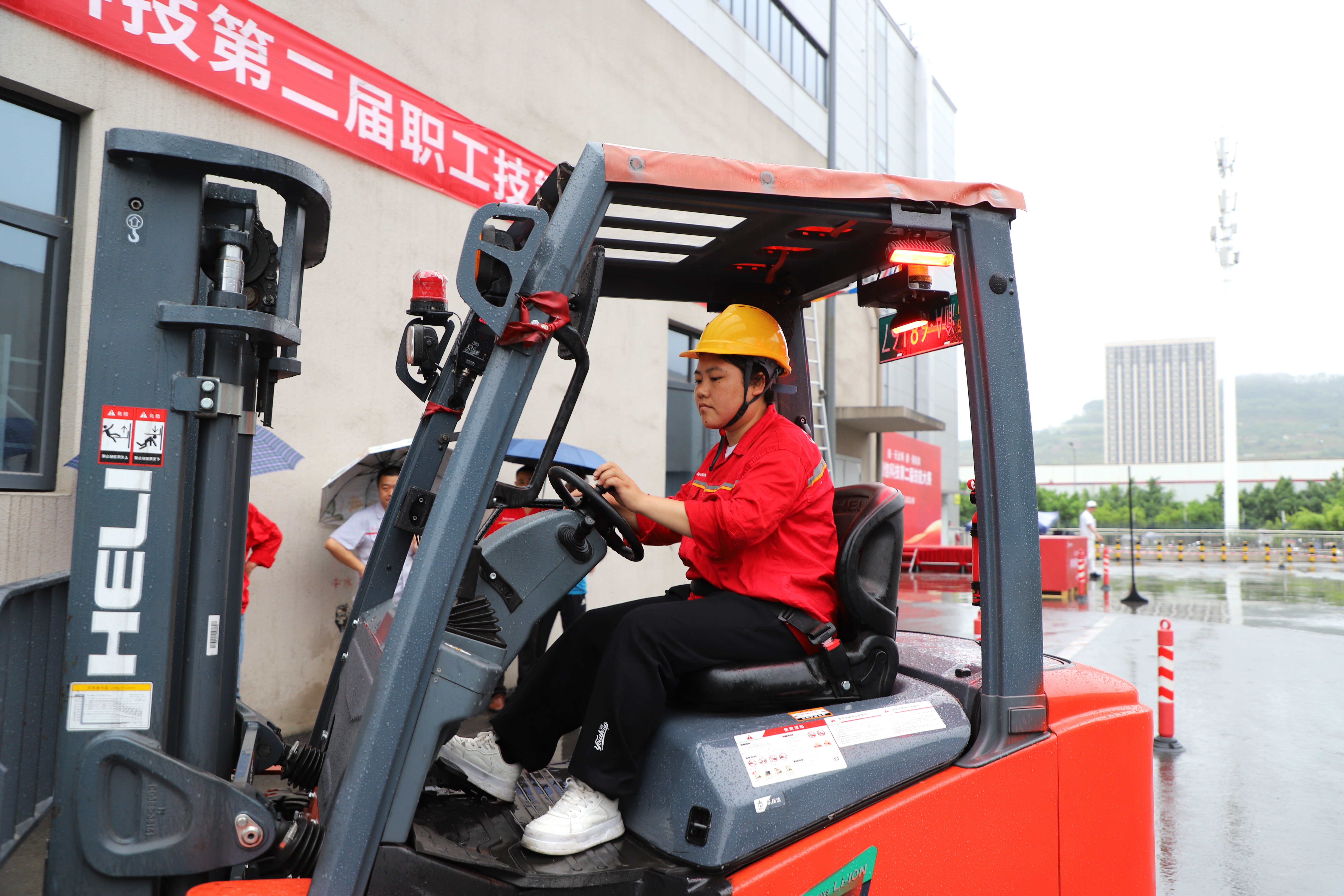 叉車(chē)轉(zhuǎn)運(yùn)組比賽選手風(fēng)采1-張可 叉車(chē)轉(zhuǎn)運(yùn)組比賽選手風(fēng)采1-張可